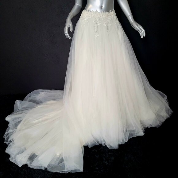 NWT~$1195~BONNY BRIDAL~8/10~TWO PIECE IVORY LACE WEDDING DRESS TRAIN SKIRT - Picture 4 of 16